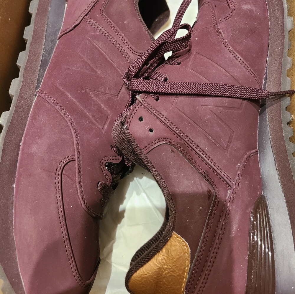 New Balance sneakers 11.5 burgundy/gold - Picture 2 of 6